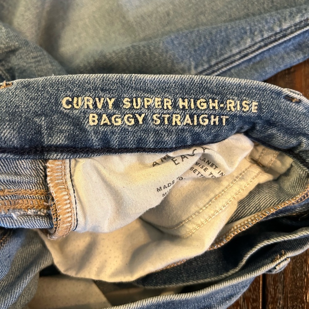 American Eagle Curvy Super High-Rise Baggy Straight Light Blue Denim Jeans - Picture 8 of 10
